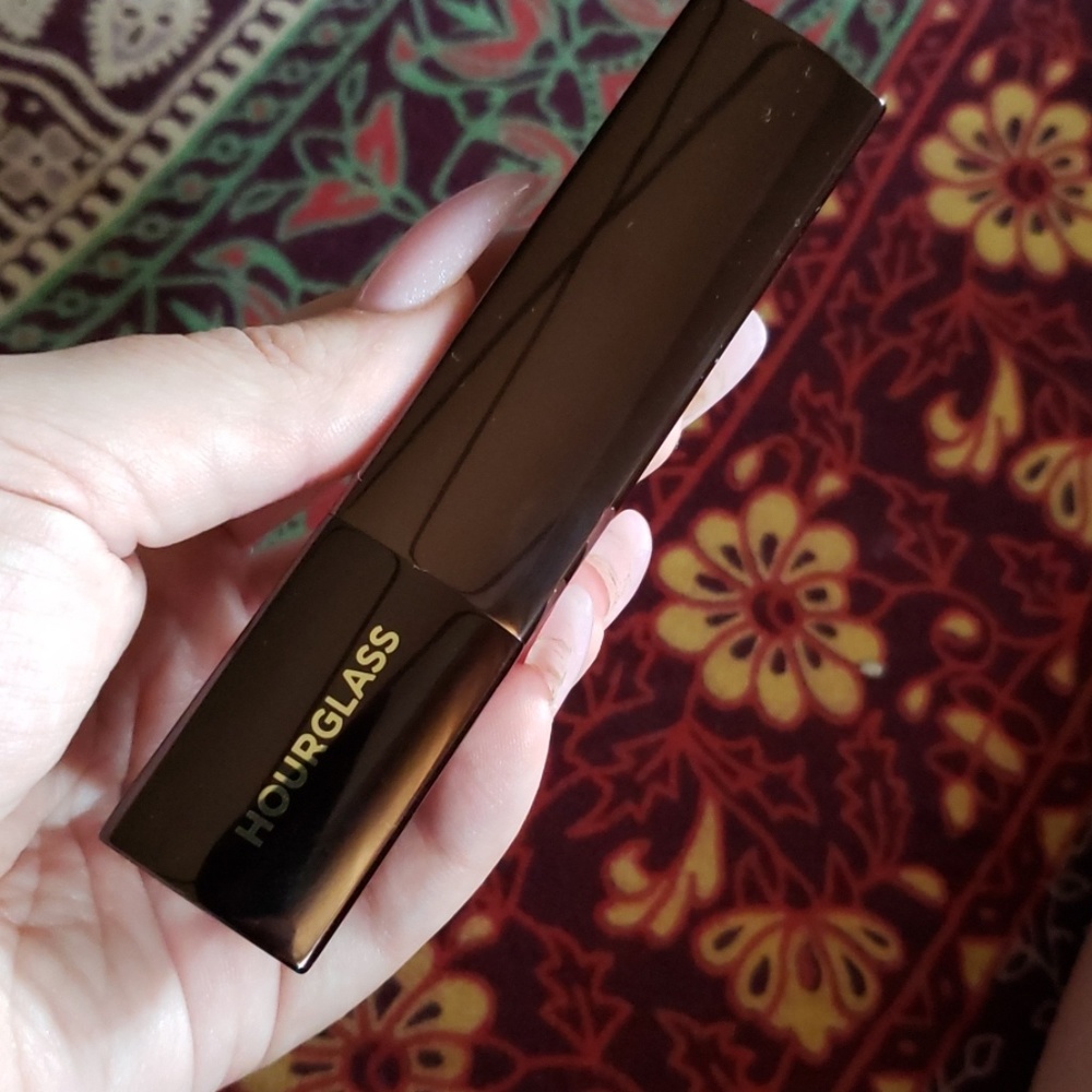 Hourglass vanish stick foundation in linen